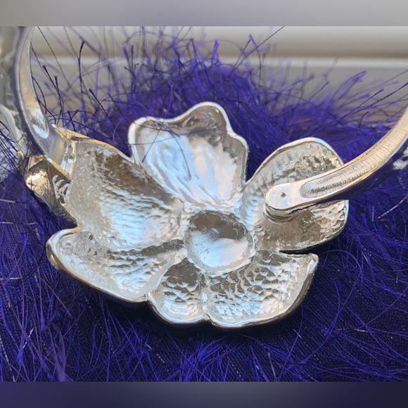 🎉🎉Chunky Silver Tone Flower Bracelet - Picture 3 of 12
